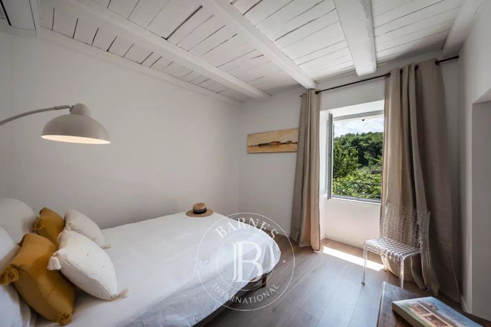 Image No.8-7 Bed House for sale