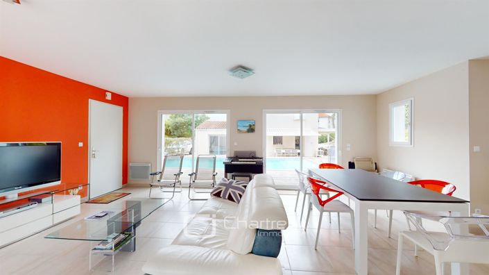 Image No.14-7 Bed House for sale