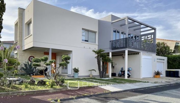 Image No.1-5 Bed House for sale