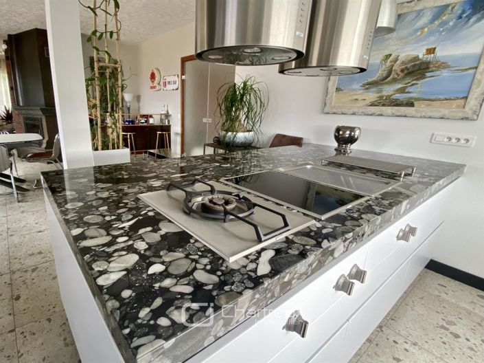 Image No.6-5 Bed House for sale