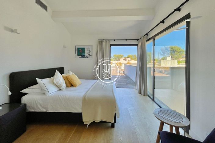 Image No.18-4 Bed House for sale