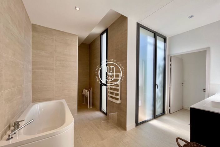 Image No.20-4 Bed House for sale