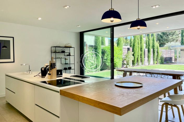 Image No.6-4 Bed House for sale