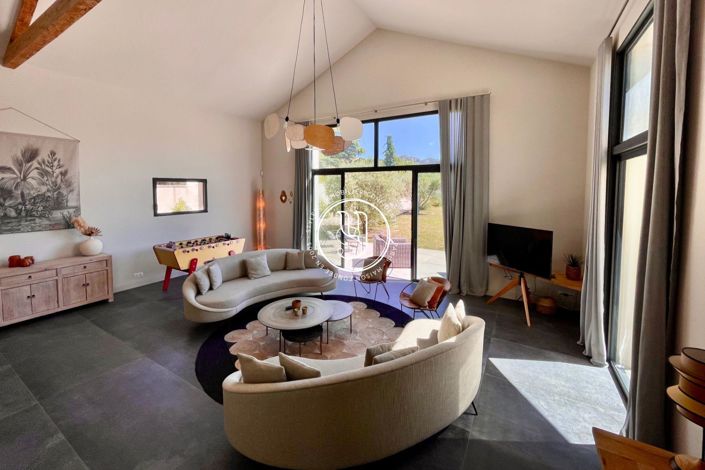 Image No.14-6 Bed House for sale