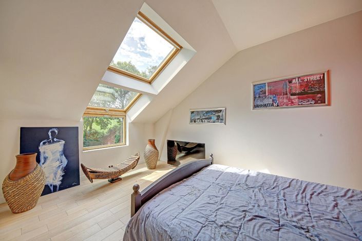 Image No.12-6 Bed Property for sale