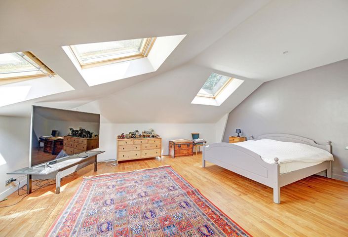 Image No.14-6 Bed Property for sale