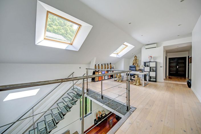 Image No.15-6 Bed Property for sale