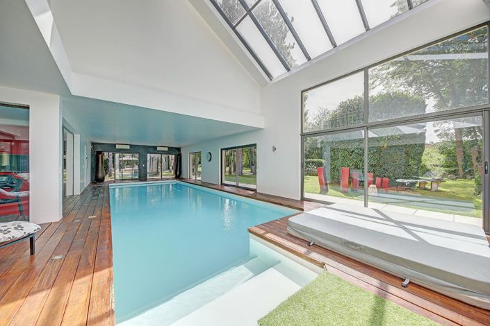 Image No.2-6 Bed Property for sale