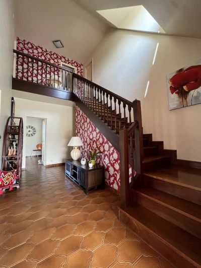 Image No.2-4 Bed House for sale