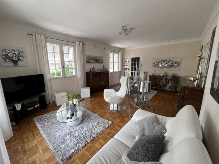 Image No.3-4 Bed House for sale