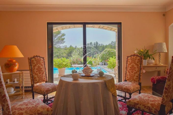 Image No.10-5 Bed House for sale