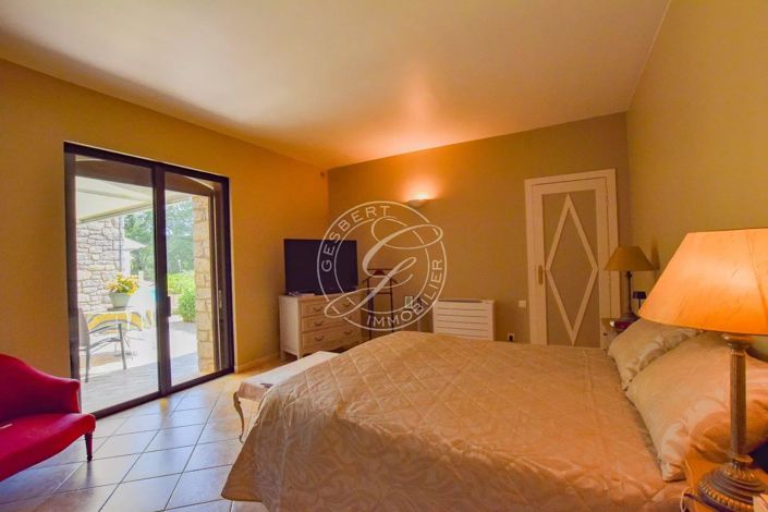 Image No.16-5 Bed House for sale