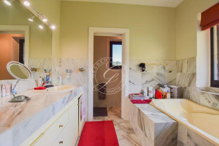 Image No.17-5 Bed House for sale