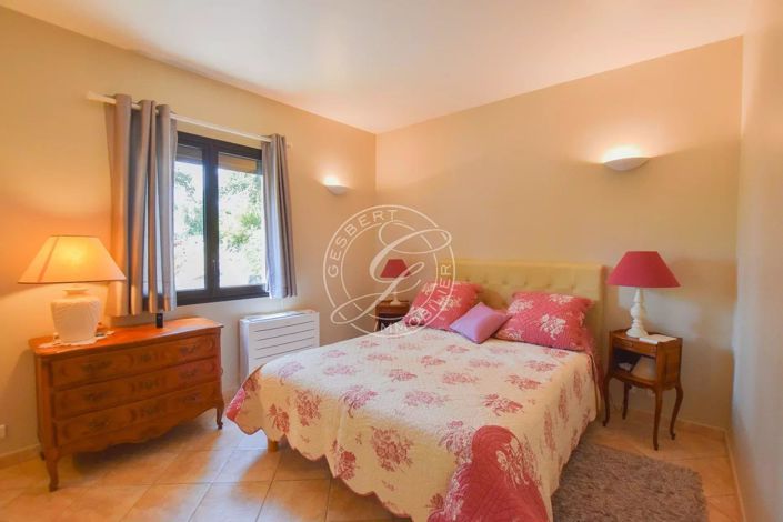 Image No.18-5 Bed House for sale