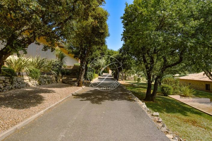 Image No.42-5 Bed House for sale