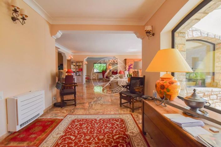 Image No.6-5 Bed House for sale