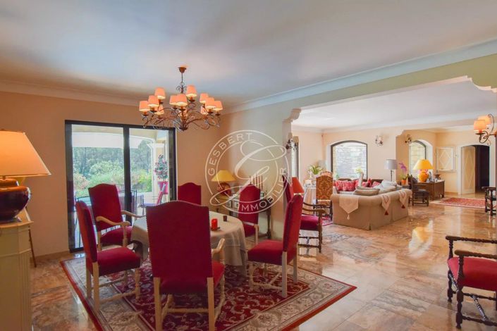 Image No.8-5 Bed House for sale