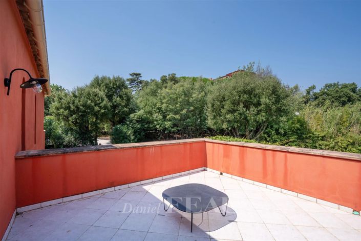 Image No.13-5 Bed House for sale