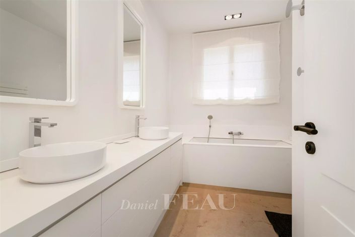 Image No.14-5 Bed House for sale