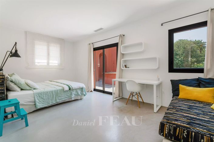 Image No.15-5 Bed House for sale