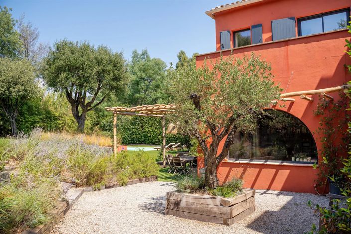 Image No.2-5 Bed House for sale