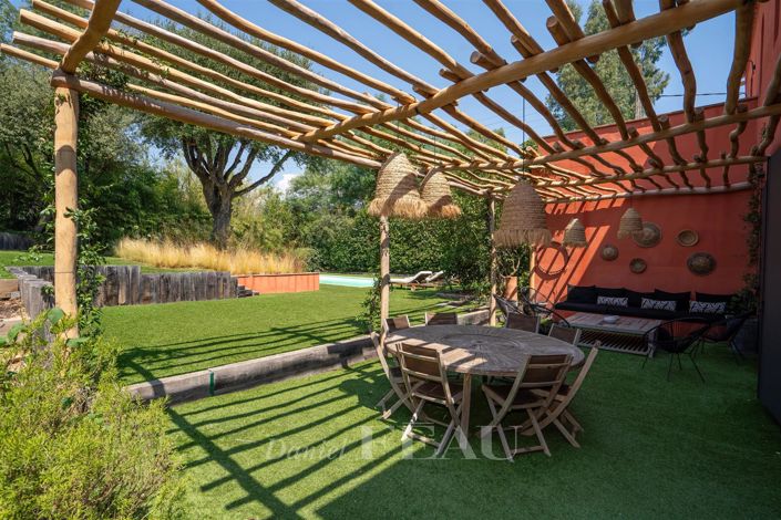 Image No.6-5 Bed House for sale