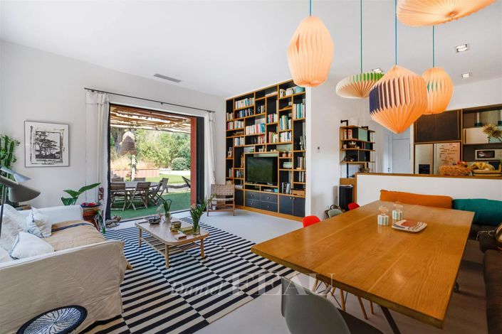 Image No.7-5 Bed House for sale