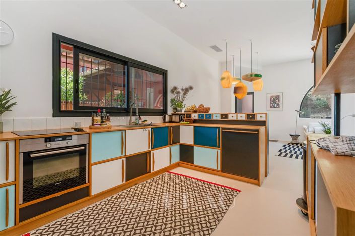 Image No.8-5 Bed House for sale