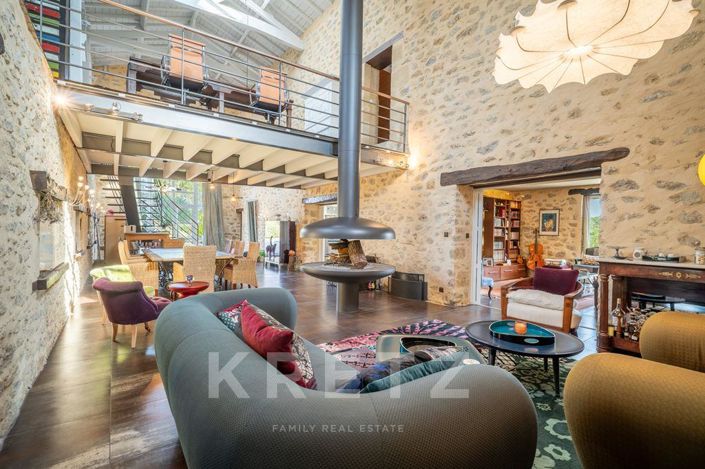 Image No.8-6 Bed House for sale