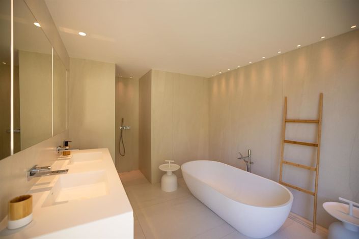 Image No.14-6 Bed House for sale