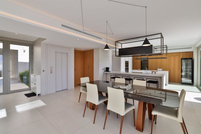 Image No.4-6 Bed House for sale