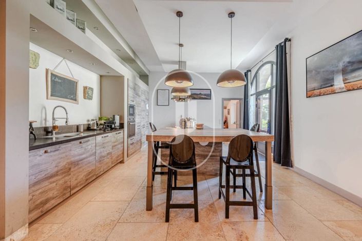 Image No.8-5 Bed House for sale