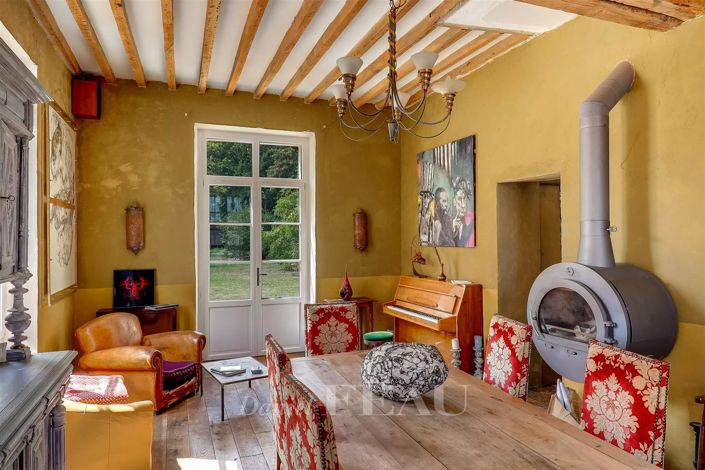 Image No.6-6 Bed House for sale