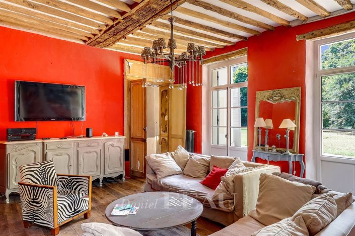 Image No.9-6 Bed House for sale