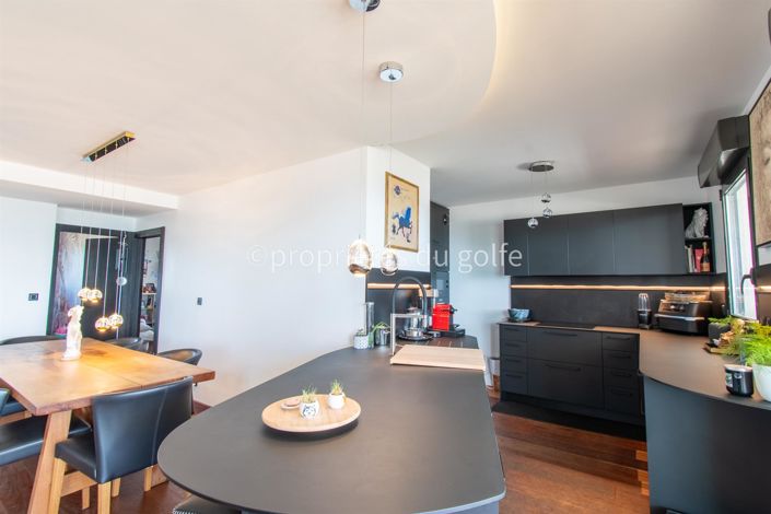 Image No.10-3 Bed Apartment for sale