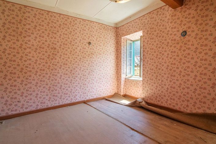 Image No.12-2 Bed House for sale