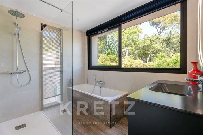 Image No.11-7 Bed House for sale