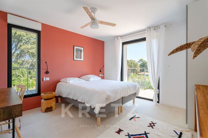 Image No.12-7 Bed House for sale