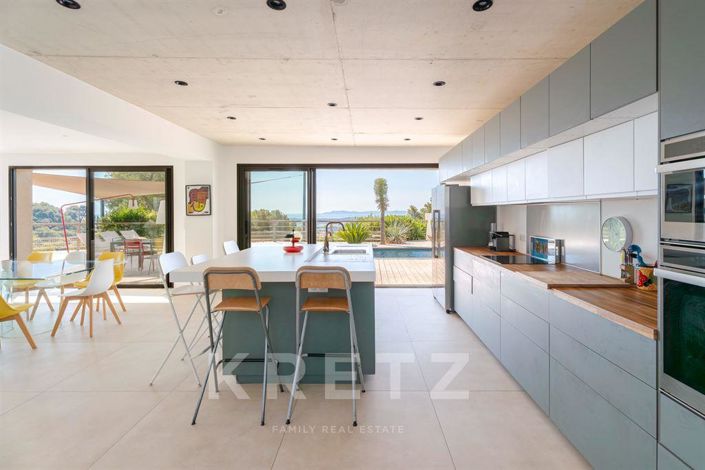 Image No.9-7 Bed House for sale