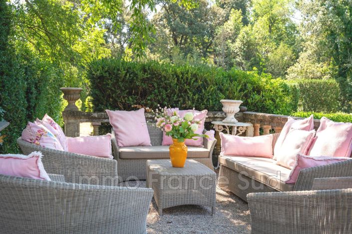 Image No.6-10 Bed House for sale