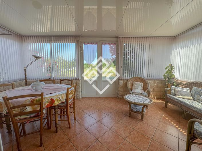 Image No.1-3 Bed House for sale