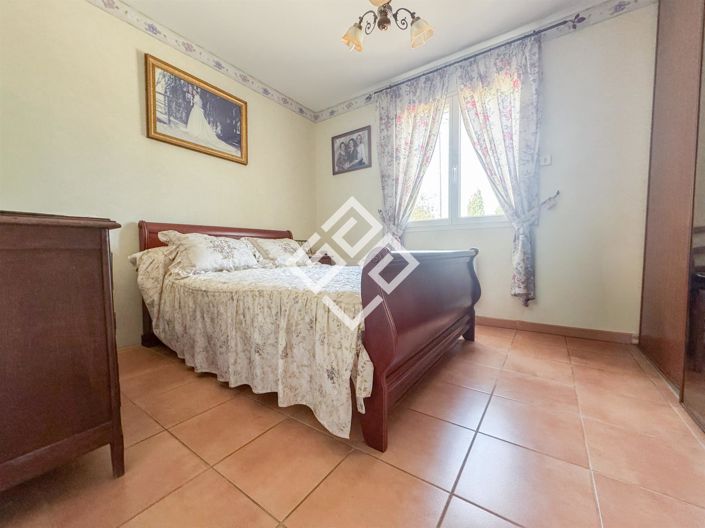 Image No.10-3 Bed House for sale