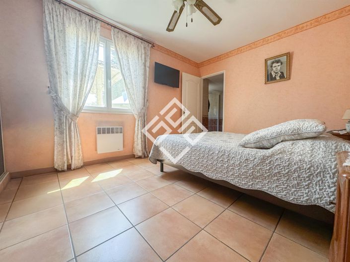 Image No.6-3 Bed House for sale