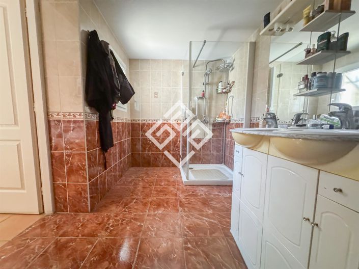 Image No.7-3 Bed House for sale