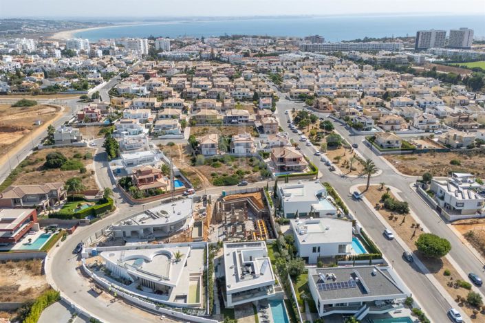 Image No.17-3 Bed House for sale