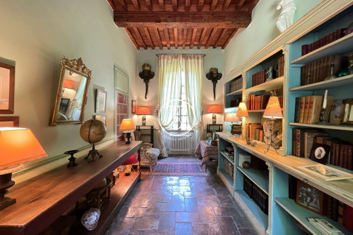 Image No.19-10 Bed House for sale