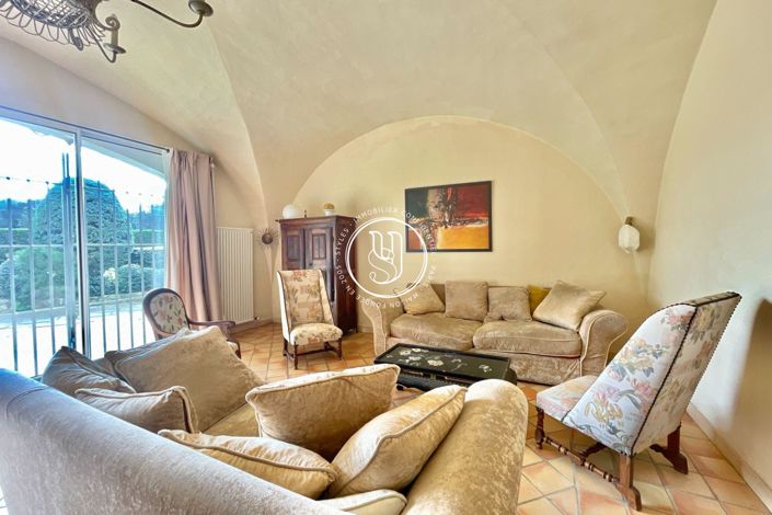 Image No.6-5 Bed House for sale