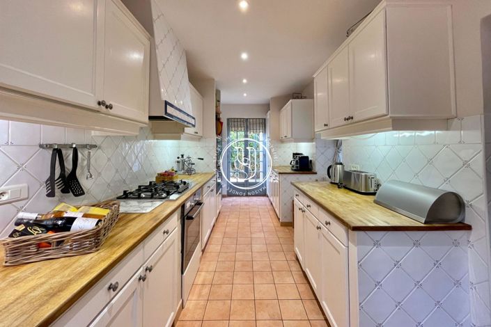 Image No.14-7 Bed House for sale