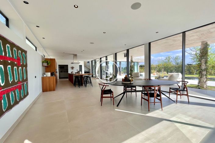 Image No.12-4 Bed House for sale