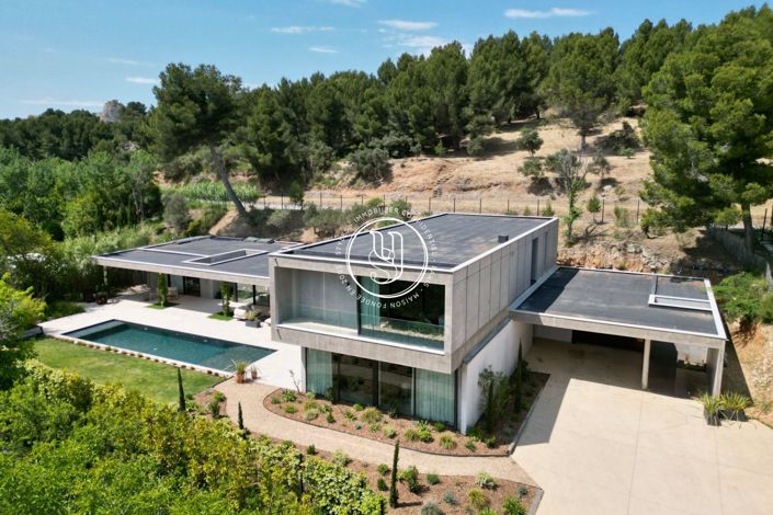 Image No.2-4 Bed House for sale